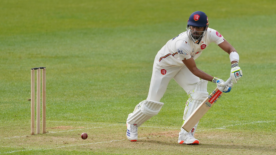 Khushi  Browne have Essex eyeing first-innings lead