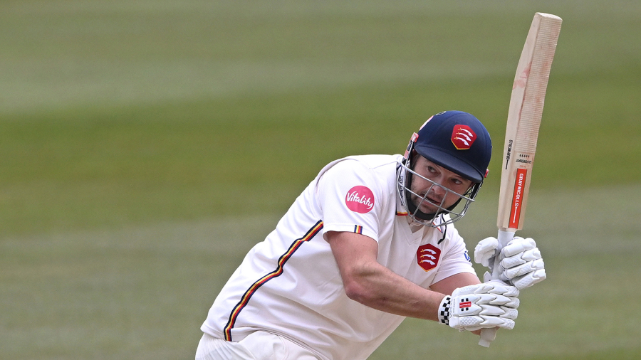 Browne breaks century drought in style as Essex draw with Durham