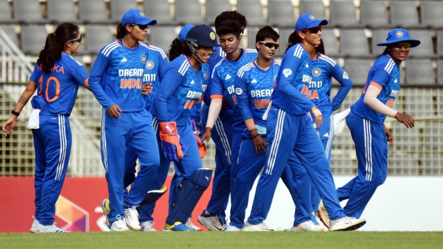 Shafali  Mandhana guide India to series win