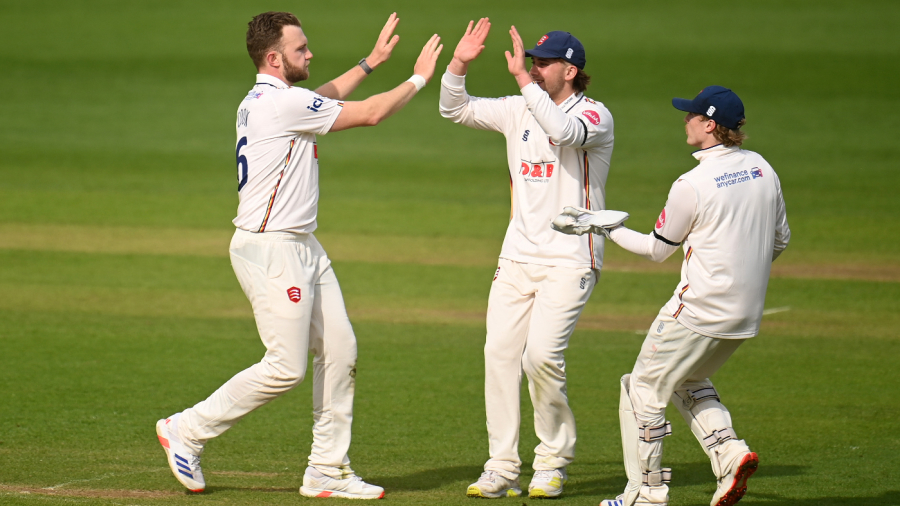 Jamie Porter  Sam Cook hit back for Essex on 20-wicket day
