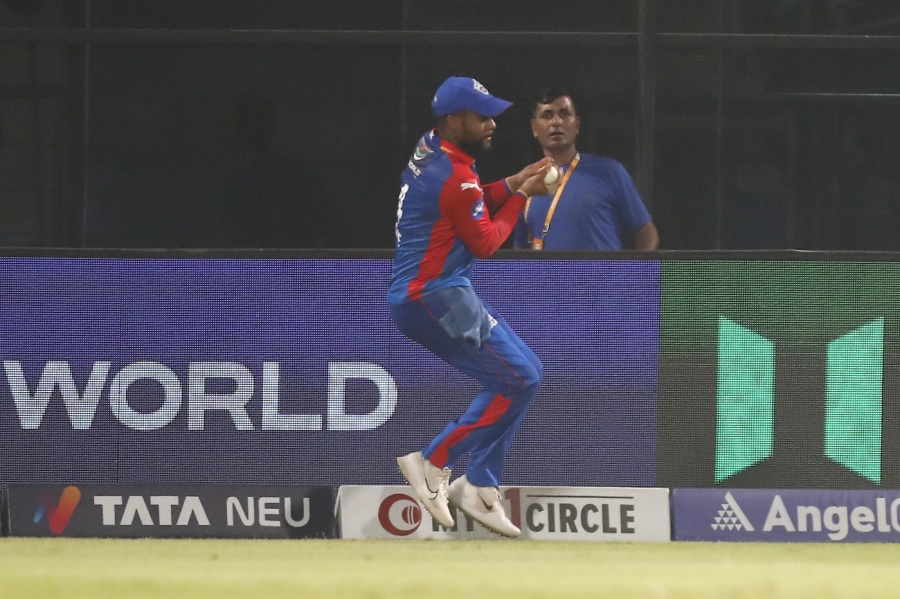 Samson fined for dissent after Hope s tight boundary catch