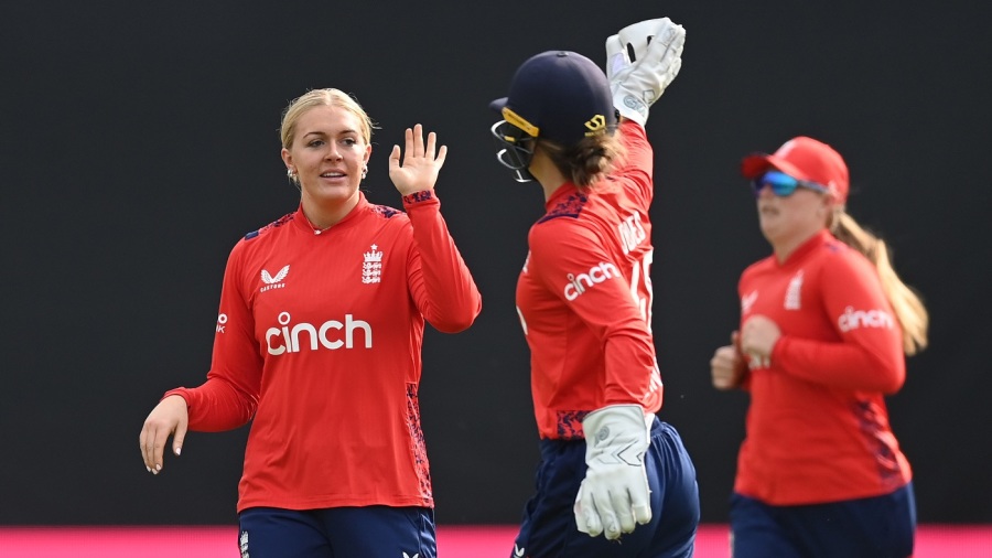 England survive top-order implosion as Sarah Glenn derails Pakistan s victory hopes