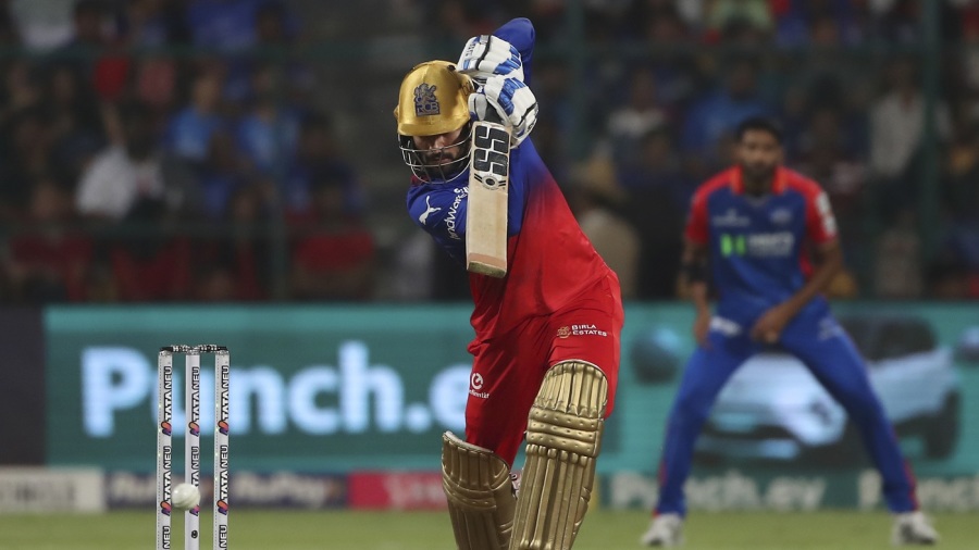 Dysfunctional RCB come together to conjure up magic