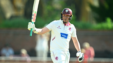 Renshaw, Umeed wrap up points for Somerset as Denly defiance in vain