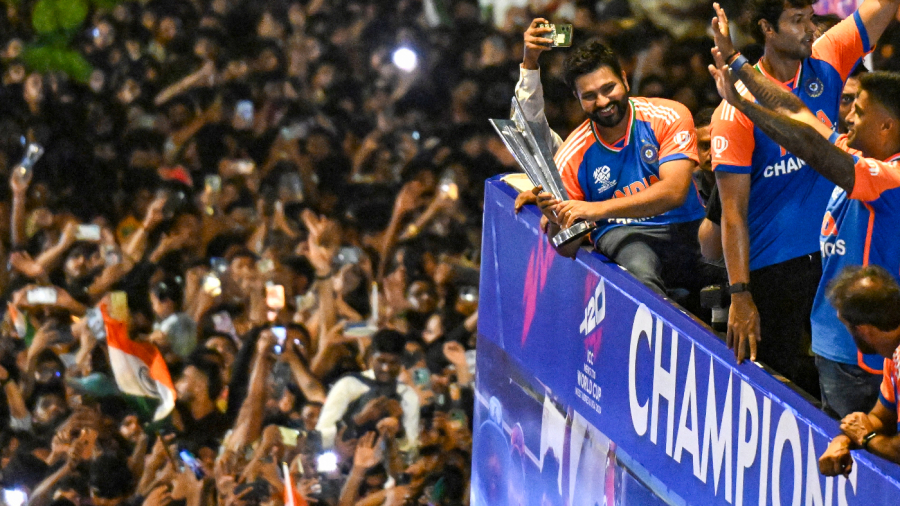 The wait proves worth it  Mumbai turns on a celebration for India s homecoming