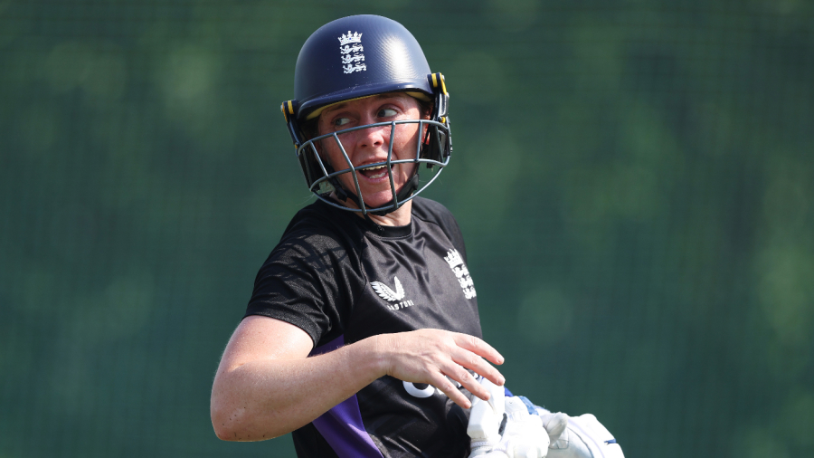 Heather Knight puts ECB sanction behind her as England prepare for World Cup opener