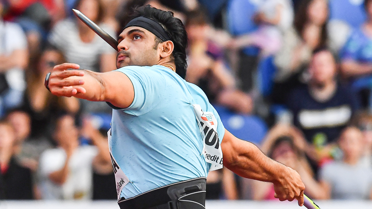 Mier khalifer leaked then Im taken into her room where the