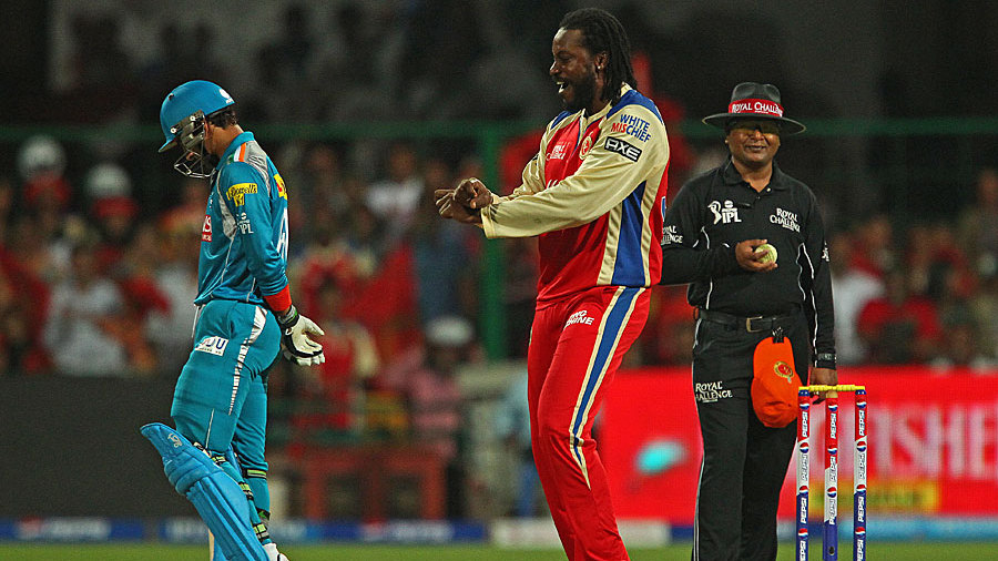 When Gayle Bats Like That Nobody Wants To Bowl Bhuvneshwar