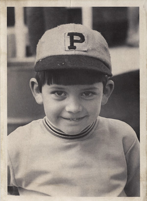 Great Photo of Roberto Clemente With His Children!