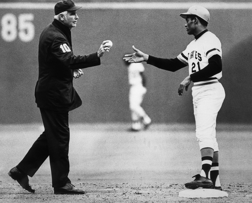 Outfielder Roberto Clemente' #21of Pittsburgh Pirates bats during