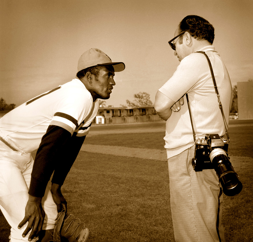 Outfielder Roberto Clemente' #21of Pittsburgh Pirates bats during