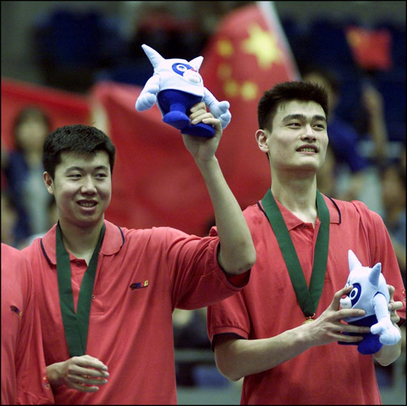 Inside The GIANT Family Of Yao Ming! [Parents, Wife, Children] 