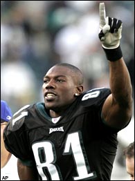 Terrell Owens 'available' to help Eagles' offense