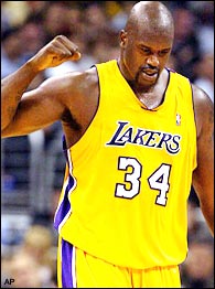 Would a starting lineup with Wilt Chamberlain, Bill Russell, Hakeem Olajuwon,  Kareem Abdul-Jabbar, and Shaquille O'Neal beat a starting line up  consisting of mediocre guards? - Quora