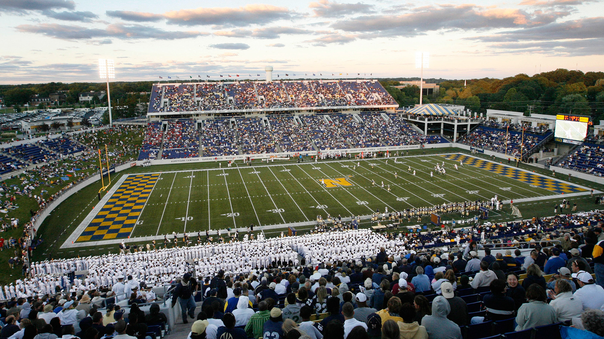 Memphis football bounces back with resounding 37-13 win over Navy