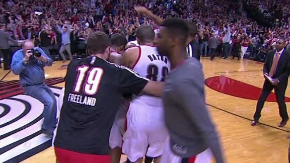 Damian Lillard's 3 at buzzer caps dramatic win, sends Rockets packing -  ABC13 Houston