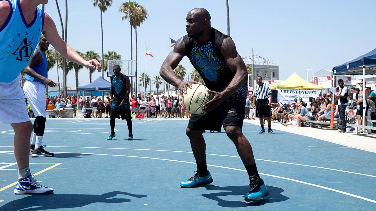 Mitchell & Ness, Men's 76ers Big Face Short (Black) - Global Pursuit