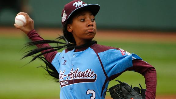 Female pitching star lifts team to LLWS - ABC7 Chicago