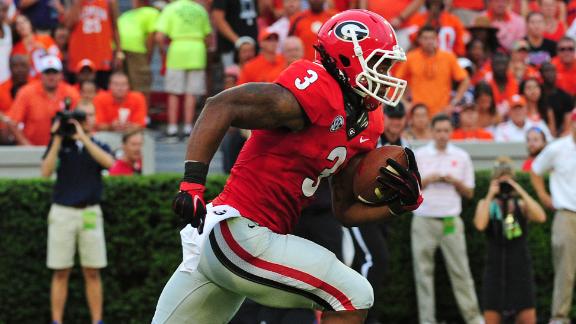 Todd Gurley hits the Dab after breaking 1,000 yards on the season