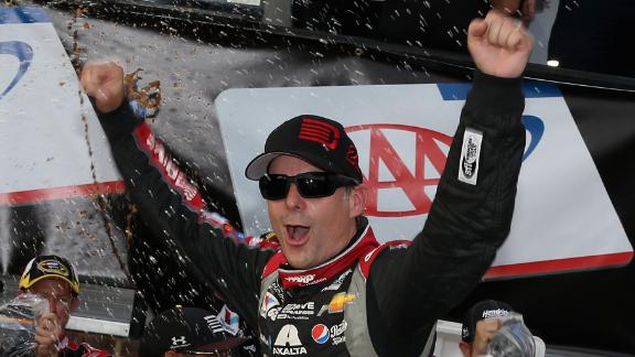 Jeff Gordon wins at Dover in Chase for the Sprint Cup championship ...