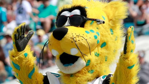 Jaguars Mascot Catches Heat For Sign Abc7 Los Angeles