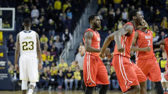 Njit Stuns No 17 Michigan With Critical 3 Pointer Abc13 Houston