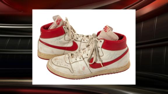 diseño baños Socialismo Michael Jordan's '84 shoes to auction - ABC7 Chicago