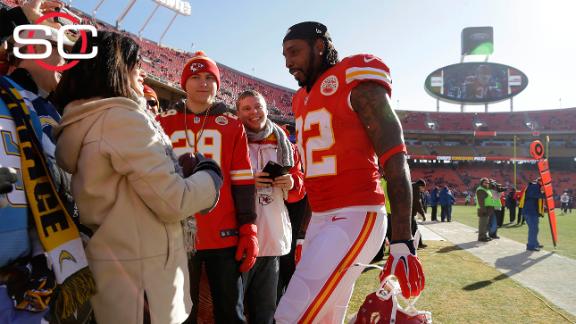 Dwayne Bowe returns to Kansas City for funeral of Chiefs fan - ABC7 Chicago