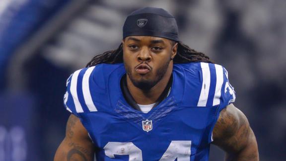 Trent Richardson reports for training camp in Mexico 