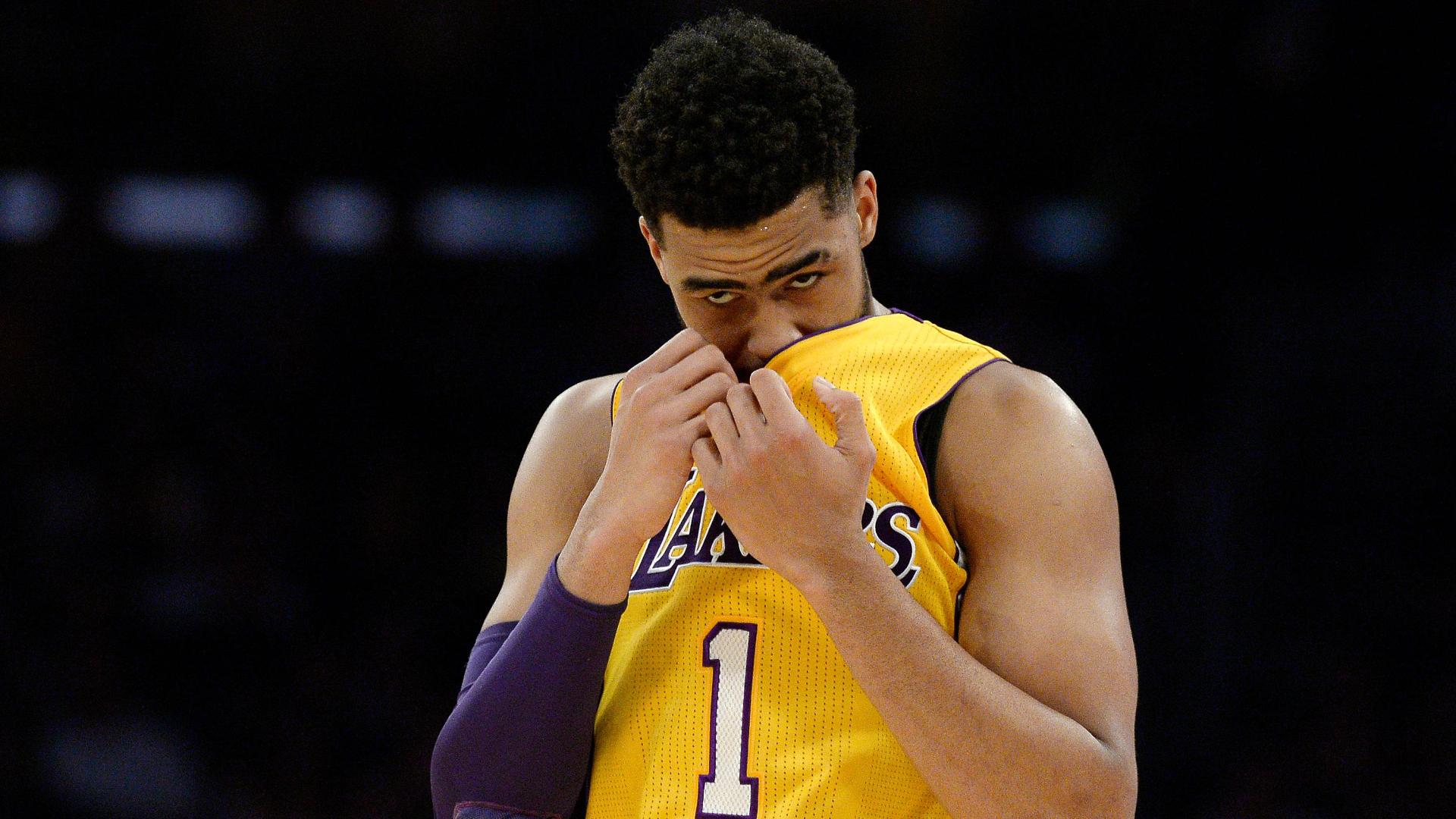 D'Angelo Russell reacts to loss of former Lakers teammate Kobe Bryant