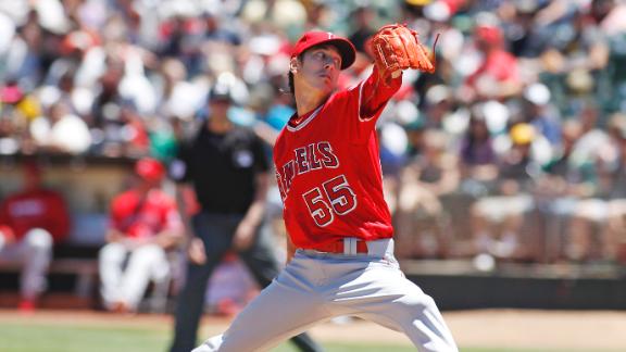 Angels, Tim Lincecum top A's 7-1