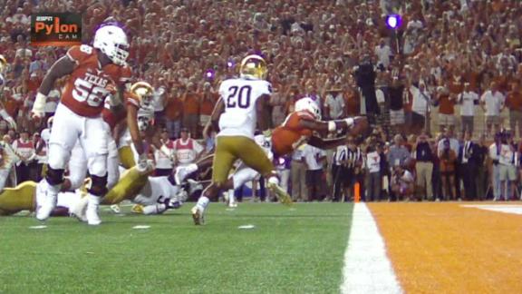 Notre Dame wide receiver Torii Hunter Jr. (16) looks for room to run in  fourth quarter of an NCAA football game. Sunday, September 4, 2016 in  Austin, Tex. Texas won 50-47 in