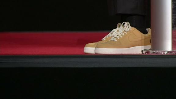 Jerry shows off custom Nike shoes during Hall of Fame speech - WatchESPN