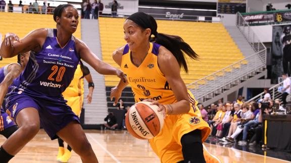 WNBA playoffs 2017: Candace Parker plays through injury for Sparks win 