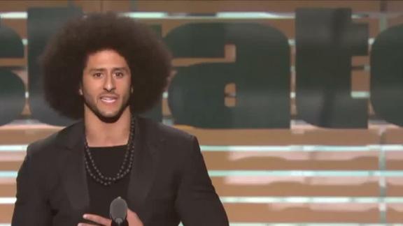 Colin Kaepernick wins SI's Muhammad Ali Legacy Award - Sports