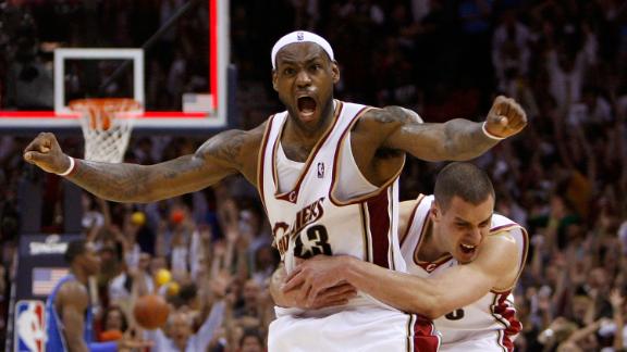 James' buzzer-beater lifts Cavaliers over Magic