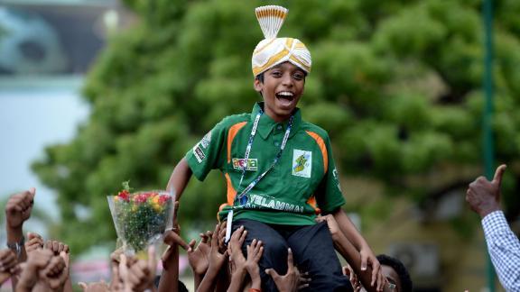 Moment of the Year: Praggnanandhaa, Nagalakshmi and the mother's smile that  resonated across India - ESPN