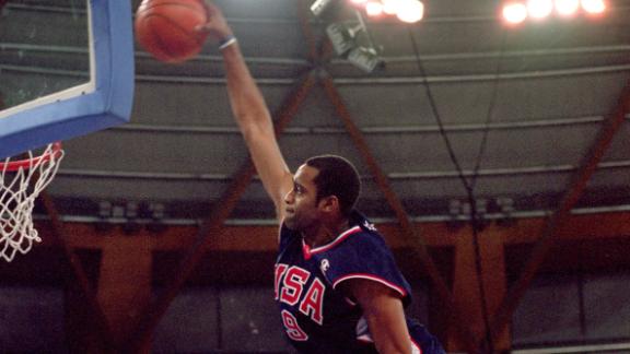 Watch: Vince Carter is still throwing down dunks like this at 41