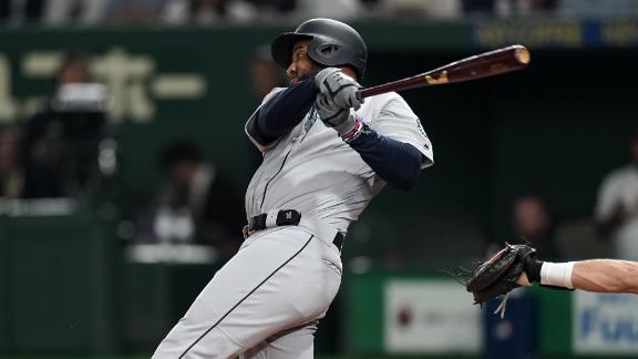 Ichiro cheered at Tokyo Dome, Mariners top A's 9-7 in opener