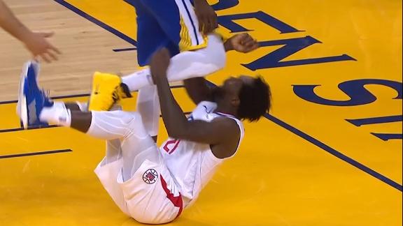 Draymond gets tech for kneeing Beverley