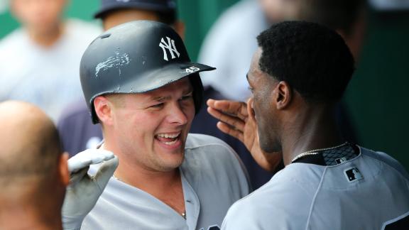 Voit unleashes a 470-foot homer to put the Yankees ahead
