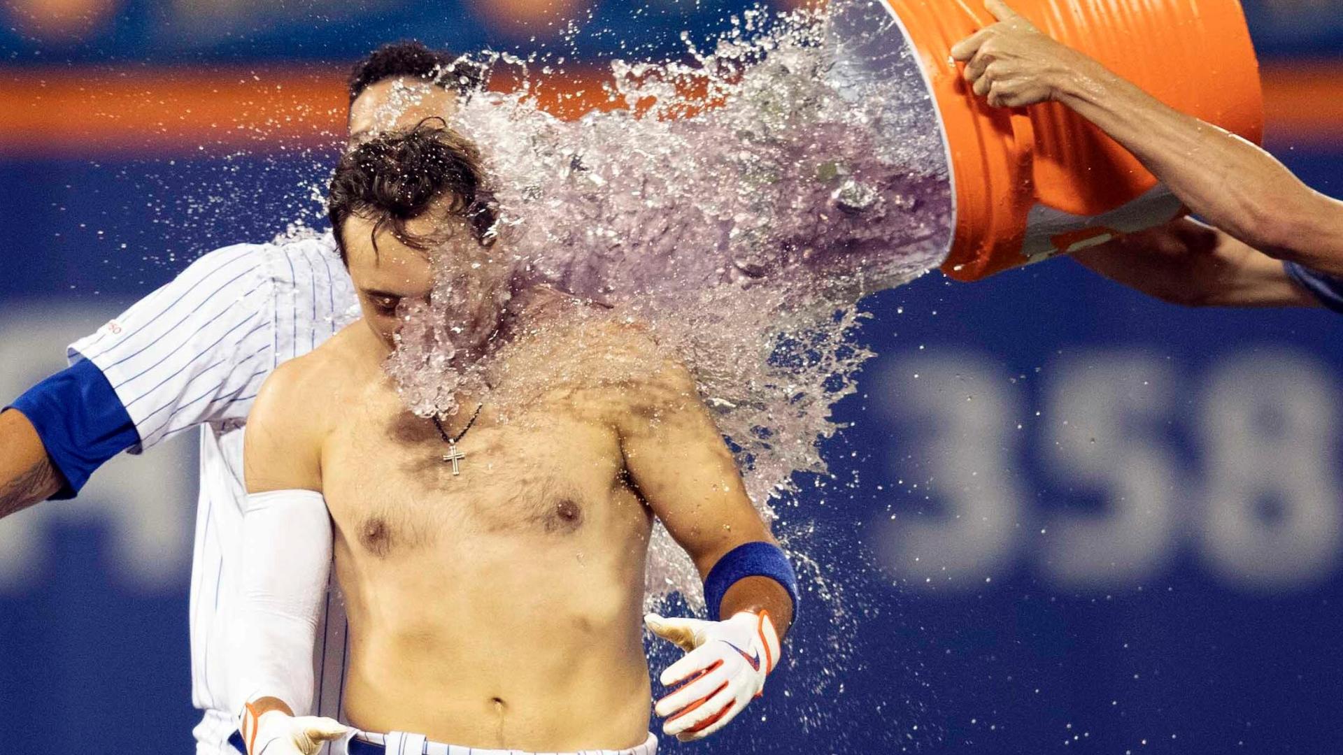 Conforto loses shirt as streaking Mets win 7th - ABC7 New York