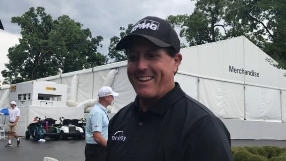 Mickelson arrives just in time after lightning hits hotel