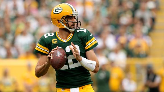 Rodgers tosses a pair of TDs in 1st quarter