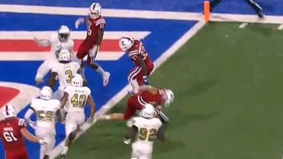 La Tech S Smith Throws Unlikely Int Off Lineman S Foot Espn Video