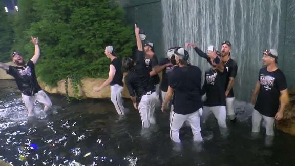 Braves jump into water to celebrate division title