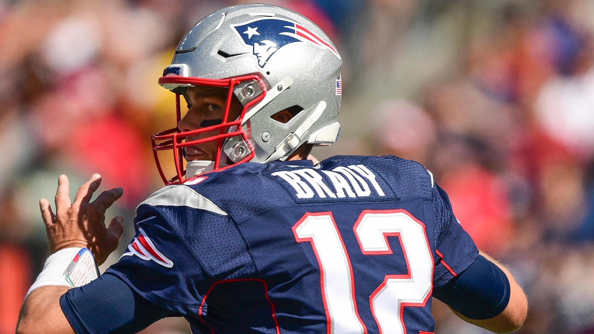 Brady throws 2 TDs in win over Jets