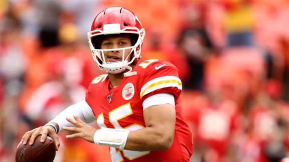 Mahomes throws for 3 TDs in big win for Chiefs