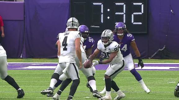 Raiders use flea-flicker for long TD