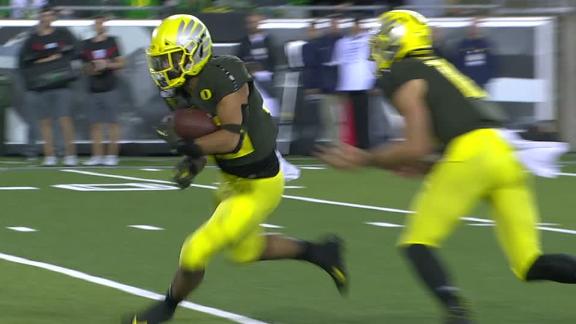 No 13 Oregon Overcomes Slow Start To Beat Cal 17 7 Abc7 San
